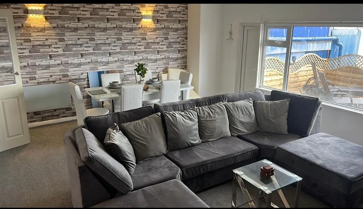 Sea View Lavish Apartment Sky Tv Whirlpool Bath Huge Balcony Newly Refurbished Bridlington