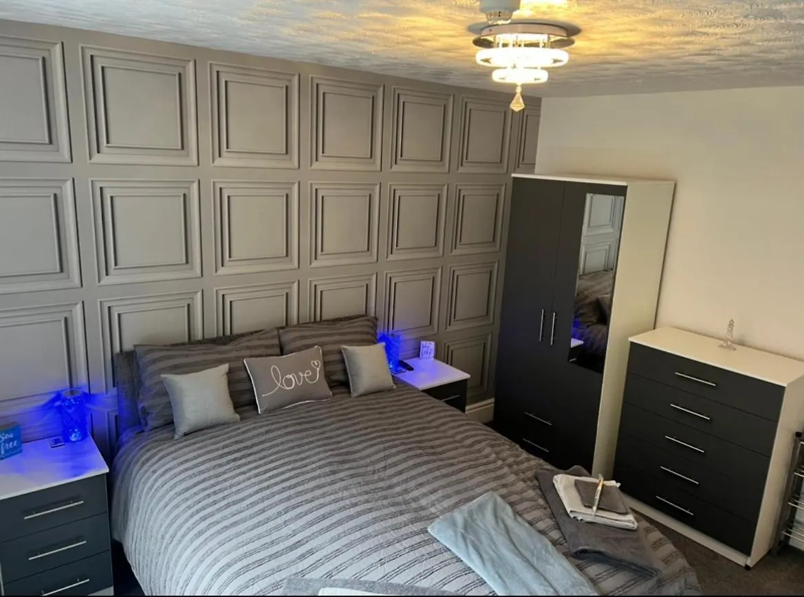 Sea View Lavish Apartment Sky Tv Whirlpool Bath Huge Balcony Newly Refurbished Bridlington 0*,  Wielka Brytania