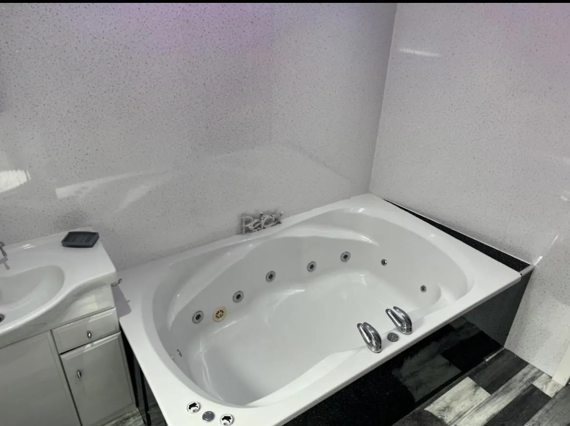 Sea View Lavish Apartment Sky Tv Whirlpool Bath Huge Balcony Newly Refurbished Bridlington Wielka Brytania